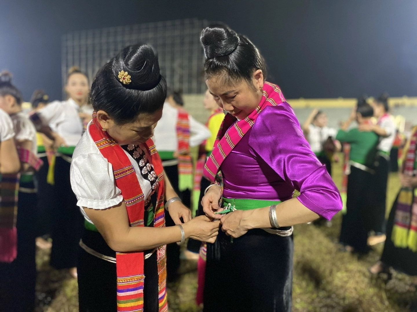 Giao lưu và thực hành nghệ thuật Xòe Thái
