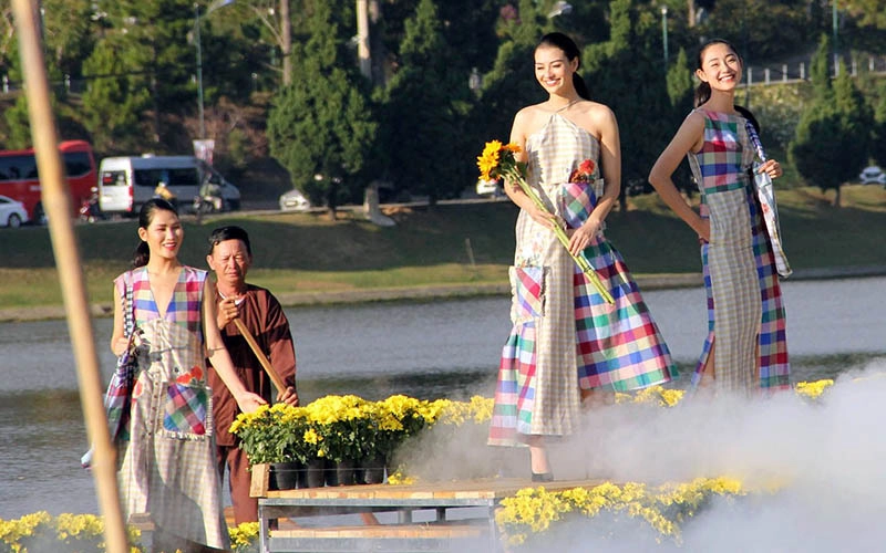 Đêm hội Tơ lụa và Âm nhạc "Hương sắc B'Lao"