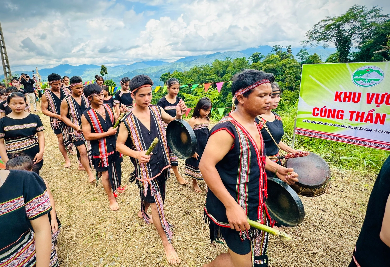 Lễ cúng Thần Núi cộng đồng dân tộc Xơ-đăng