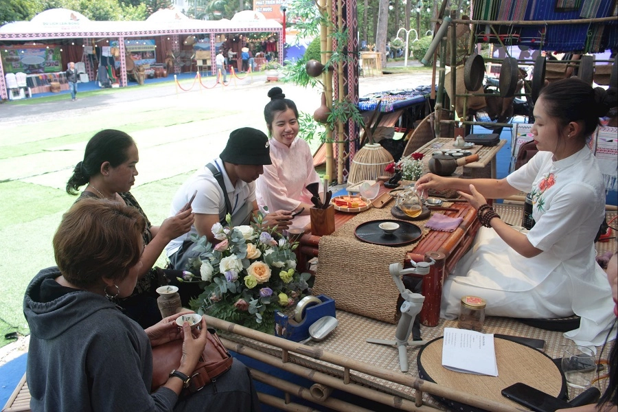 Triển lãm Nông sản và Văn hóa Trà B'Lao