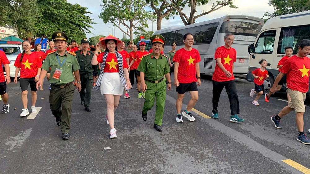Chương trình đi bộ “Cùng văn hóa Việt Nam tiến bước”